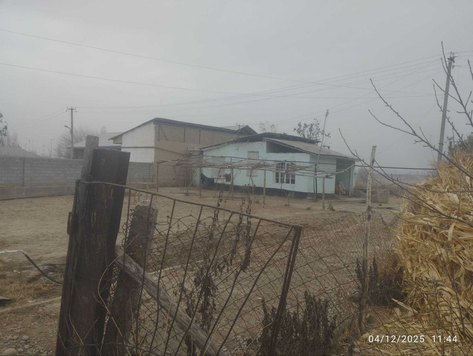 Янгийўл тумани Ватан махалласида 25 соток уй жой сотилади