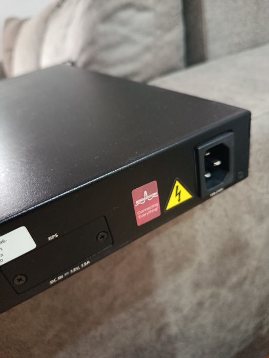 Dell PowerConnect 6248 Gigabit Switch - Ideal pentru server rack/rețea