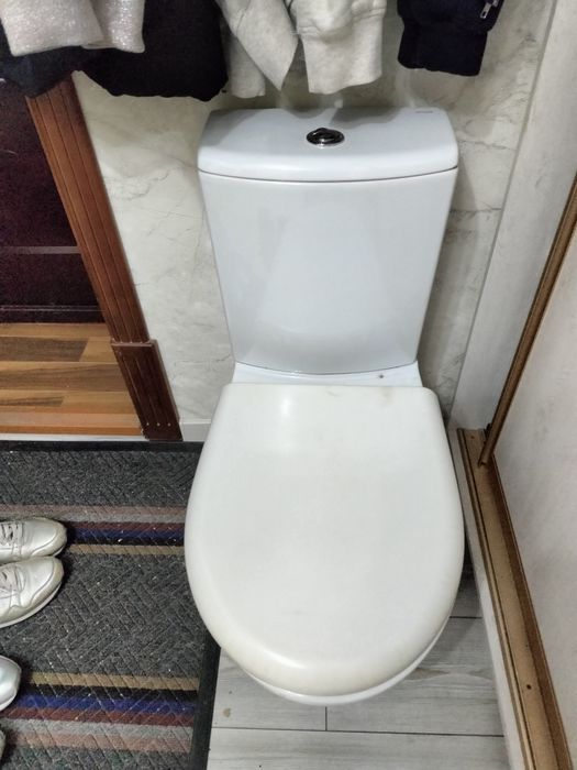 Продам белый унитаз б/у