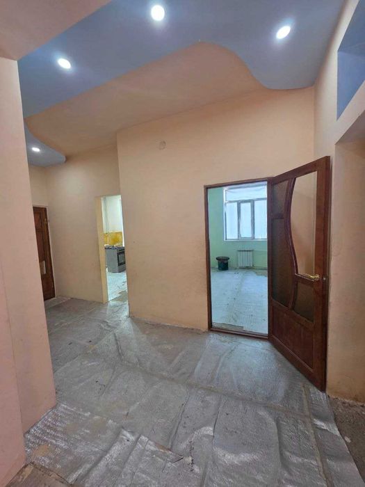 Продаётся 4х комн квартира на 1 этаже Ор-р  5 микрорайон Сомий Шайх