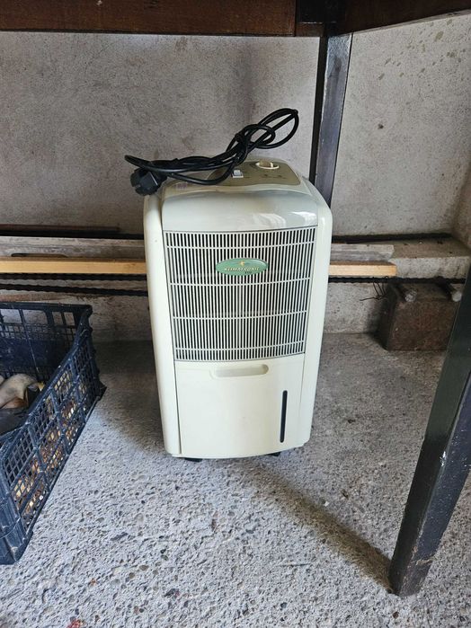 Vand dezumidificator electric.