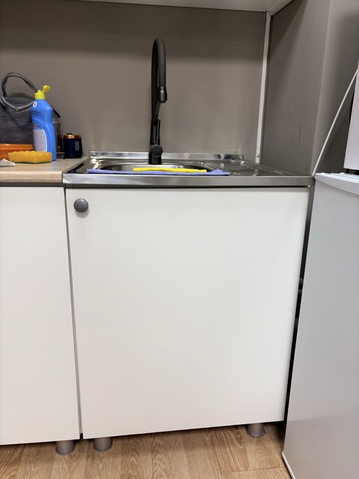 кухоная гарнитура бела