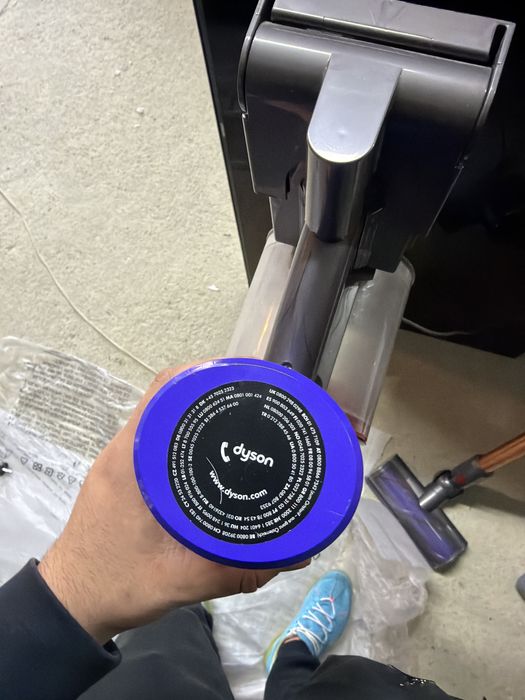 Прахосмукачка Dyson и Shark