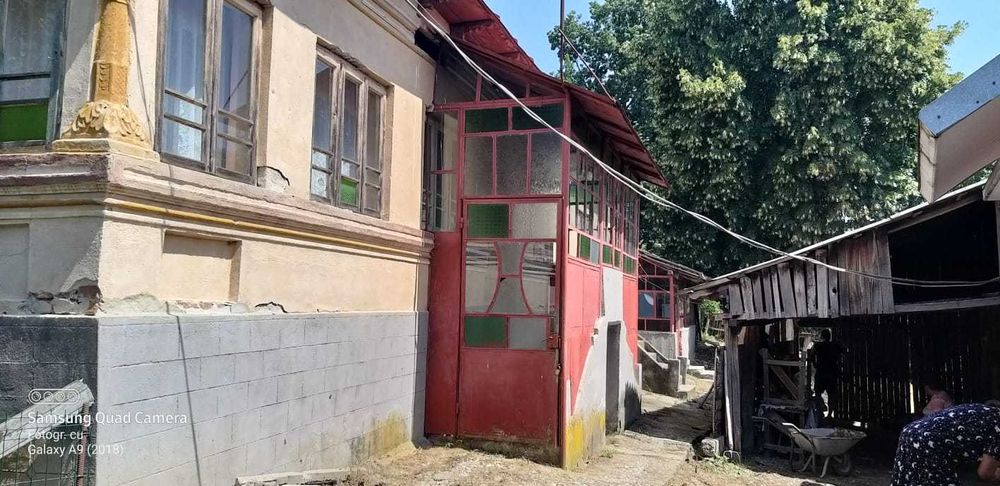 Vand 2 case cu teren de aprox 1500 m2 Jud. OLT, com Carlogani