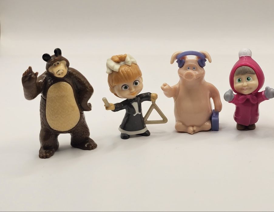 Киндер игрушки Маша и медведь