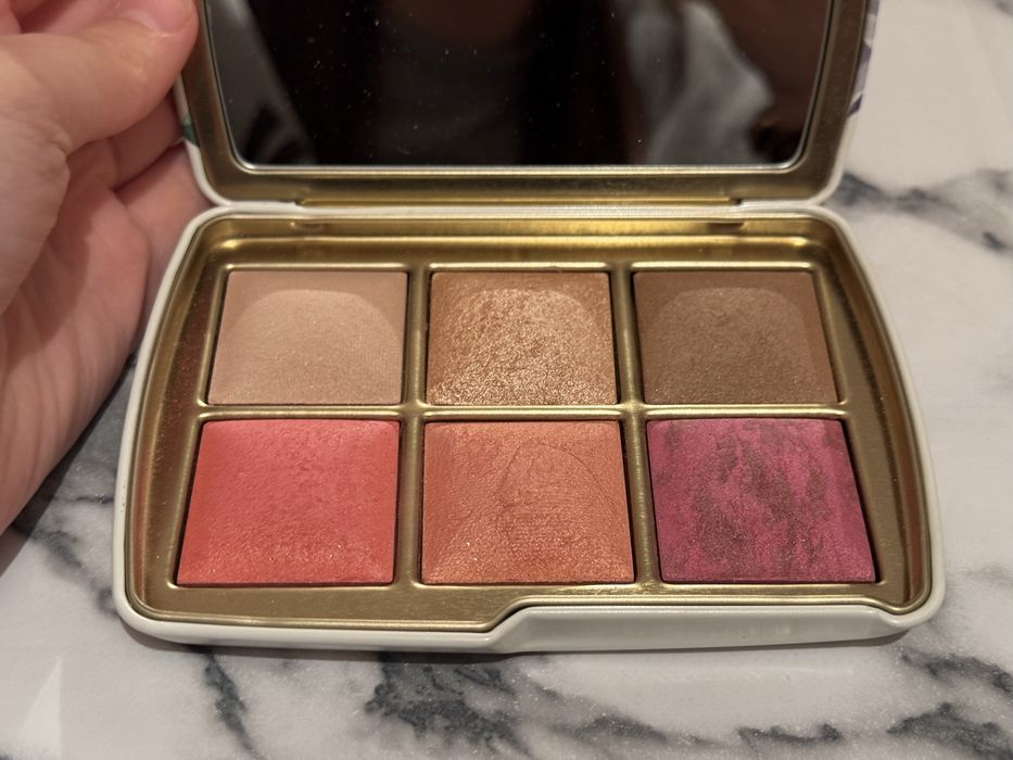 Палетка Hourglass