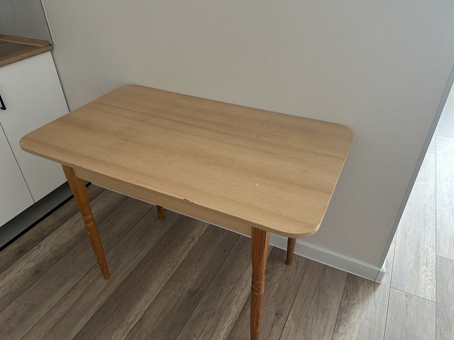 Кухонный стол.