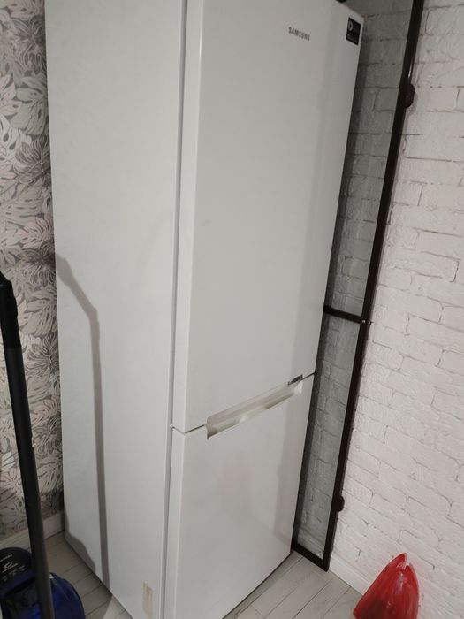 Холодильник б/у,в отличном состоянии