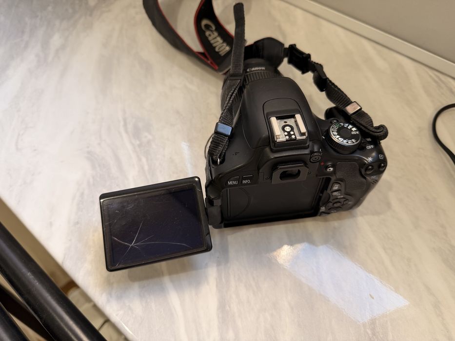 Срочно! Canon 600D, отличная камера для старта