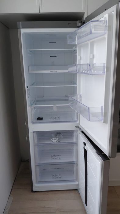 Продам новый холодильник Samsung