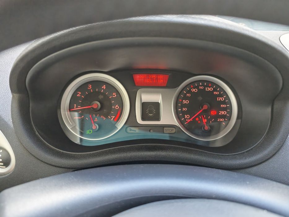 Renault Clio 3  1.4/98к.с. 2007г.