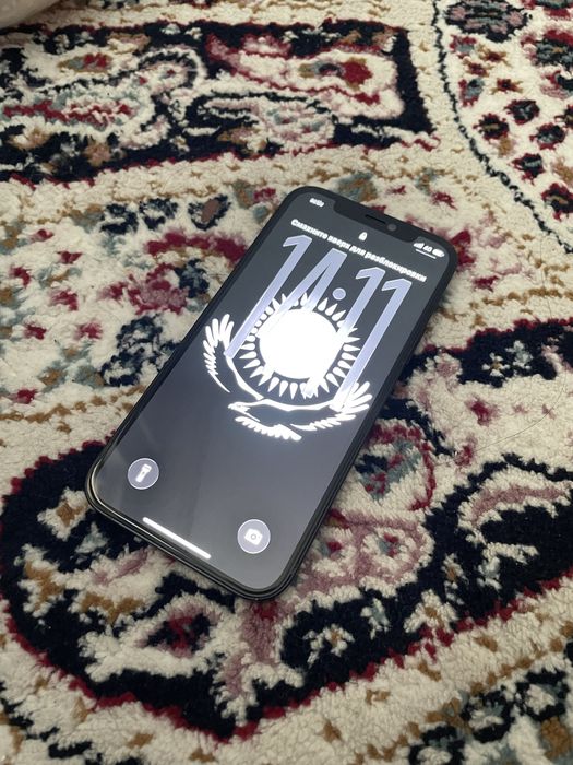 Продам Айфон 12