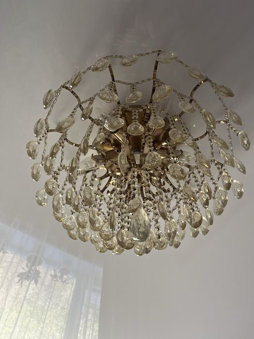 Продам люстру . Состояние отличное