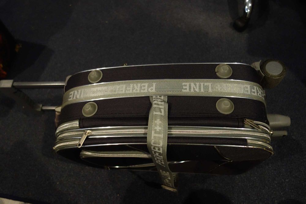 Продавам куфър за ръчен багаж.