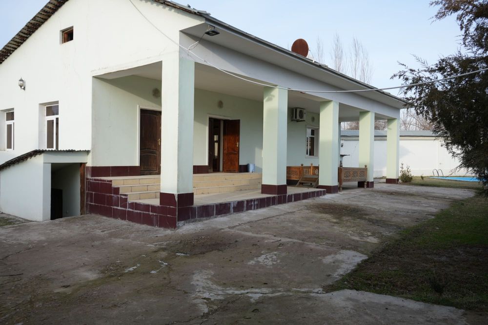 Дача с бассейном и фермой в городе Нуравшон (бывшая Тойтепа)