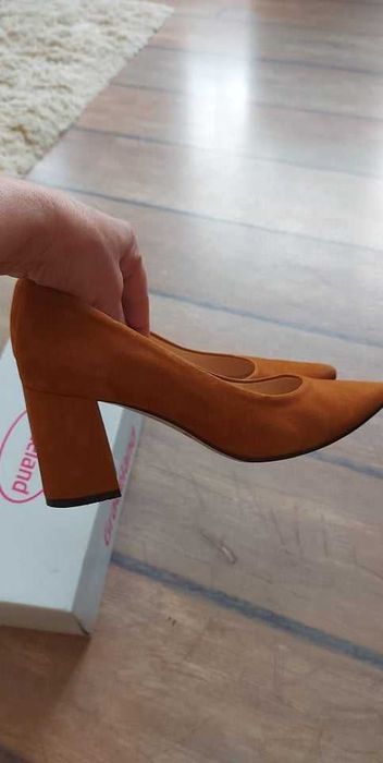 2 броя Естествена кожа велур 38 номер  Маркови обувки