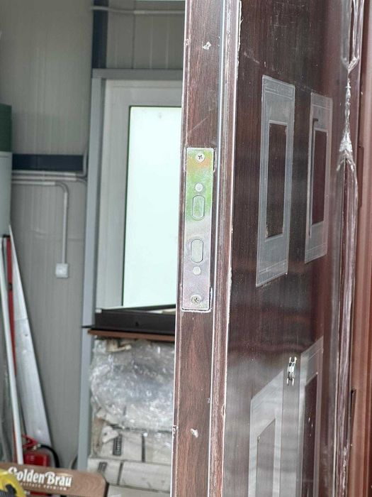Usi metalice diferite modele