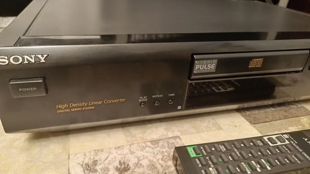 CD проигрыватель Sony CDP -XE300