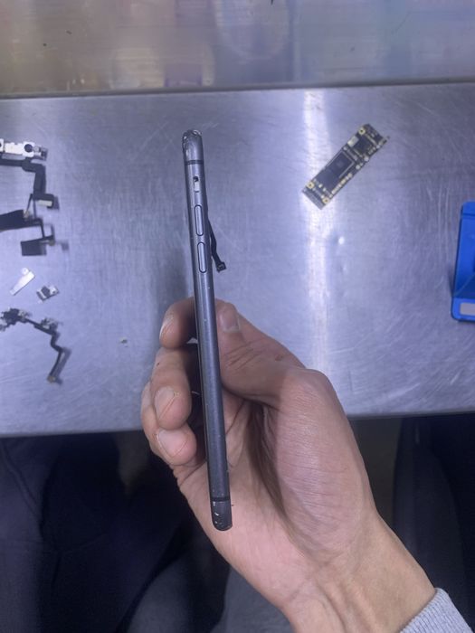 Продам на запчяст iphone 11
