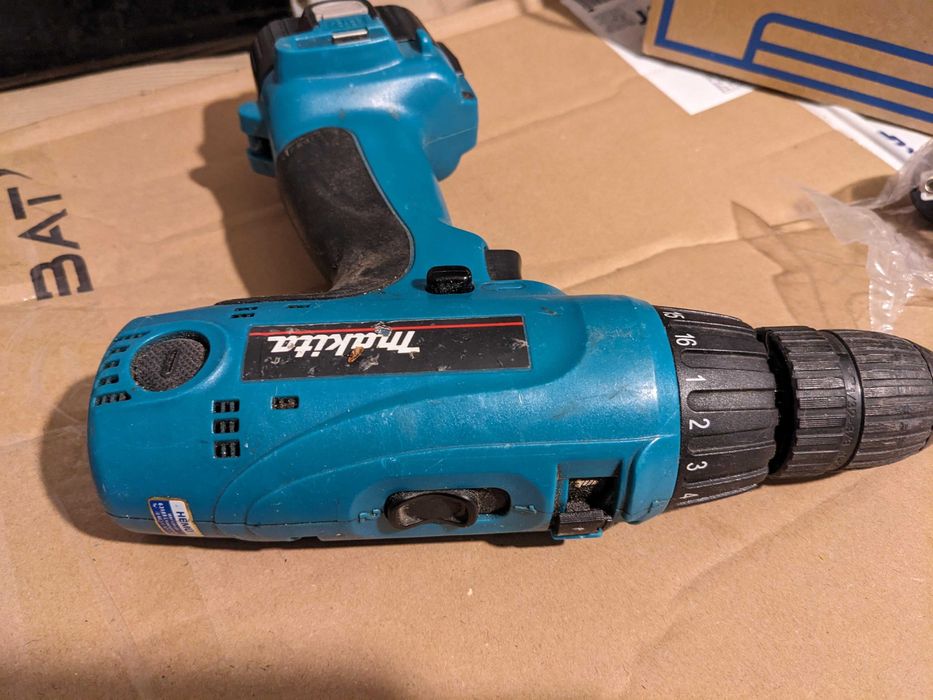 Винтоверти и зарядно Makita 6207D, 6270D, DC1414