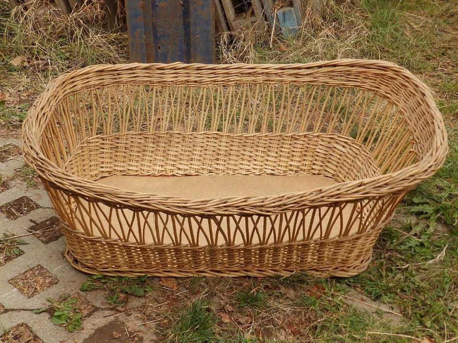 Стара бебешка кошарка, креватче - плетен кош