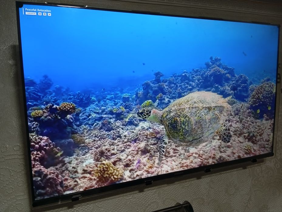 Срочно продам телевизор смарт ТВ 43 размер  защитный стекло бонус