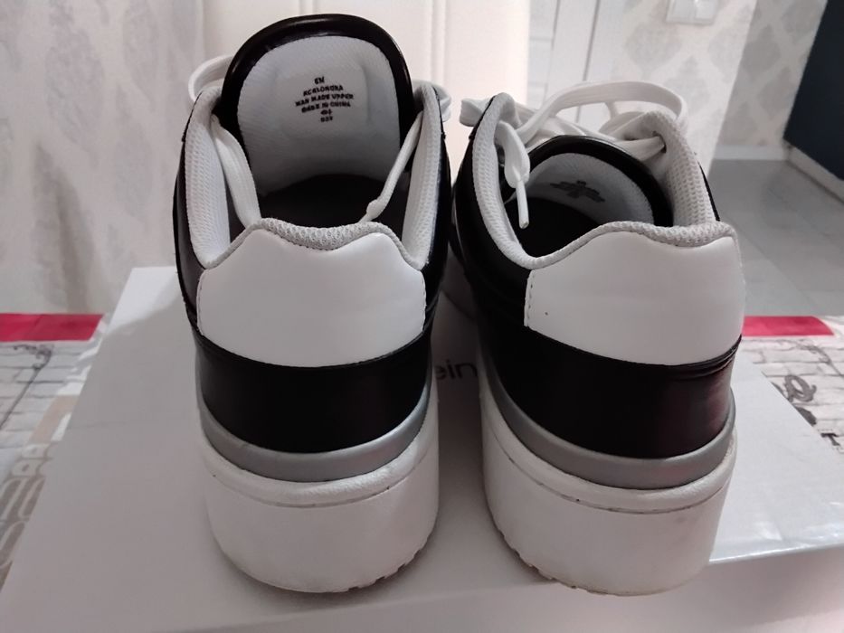 Продам кроссовки Calvin Klein Jeans