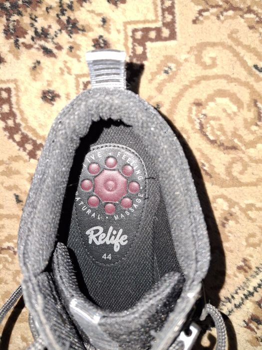 Продам осене-весеннию  обувь