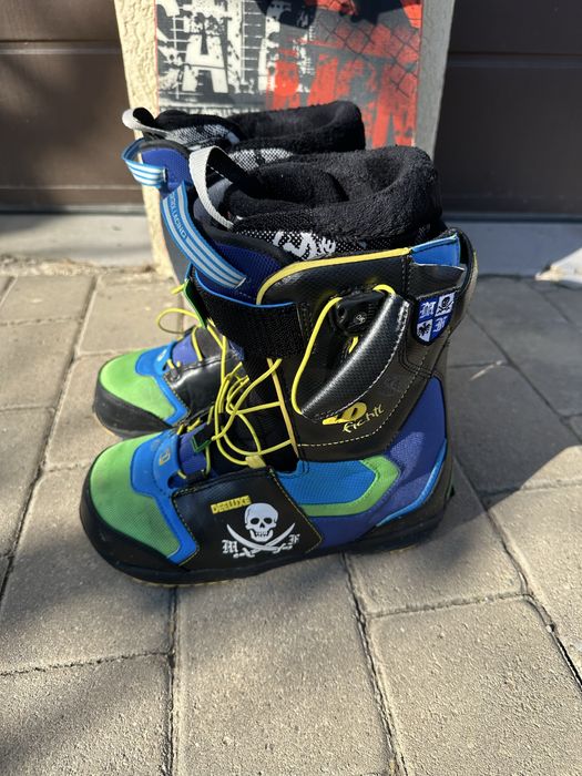 Placa snowboard si boots Deeluxe