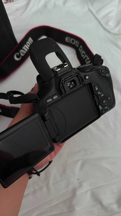 Canon EOS 600D Kit 18-55 II