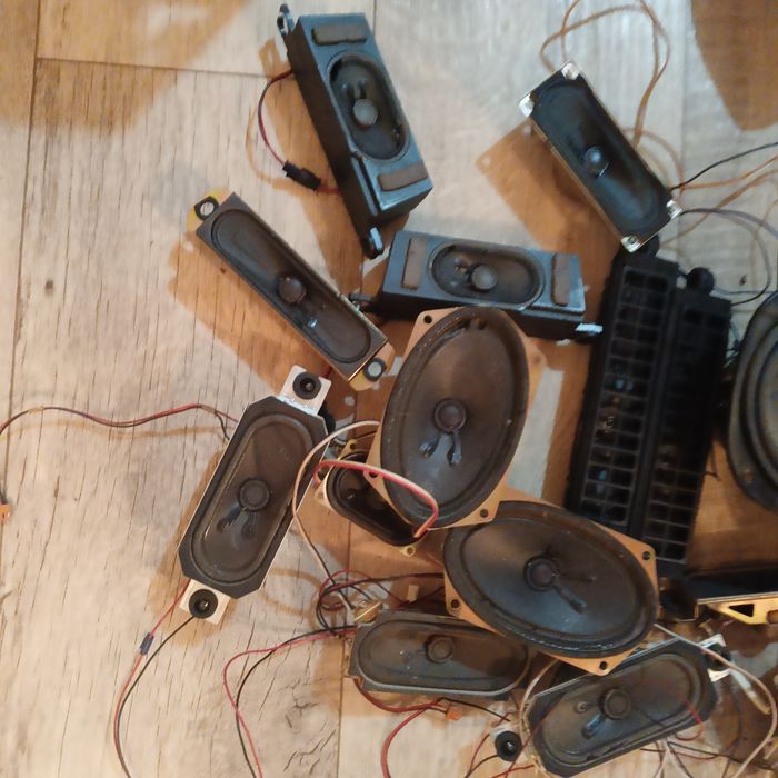 Динамики разные ЖК ТВ.