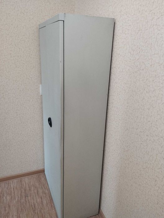 Продам металлический шкаф и сейф