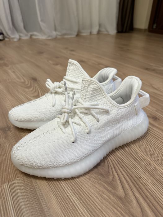 Adidasi Yeezy 350 noi