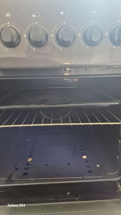 Продам газовую плиту.