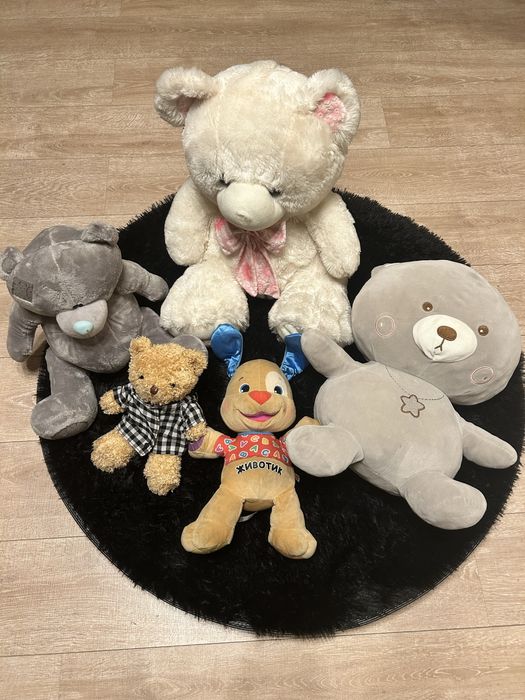 Корзина с мягкими игрушками