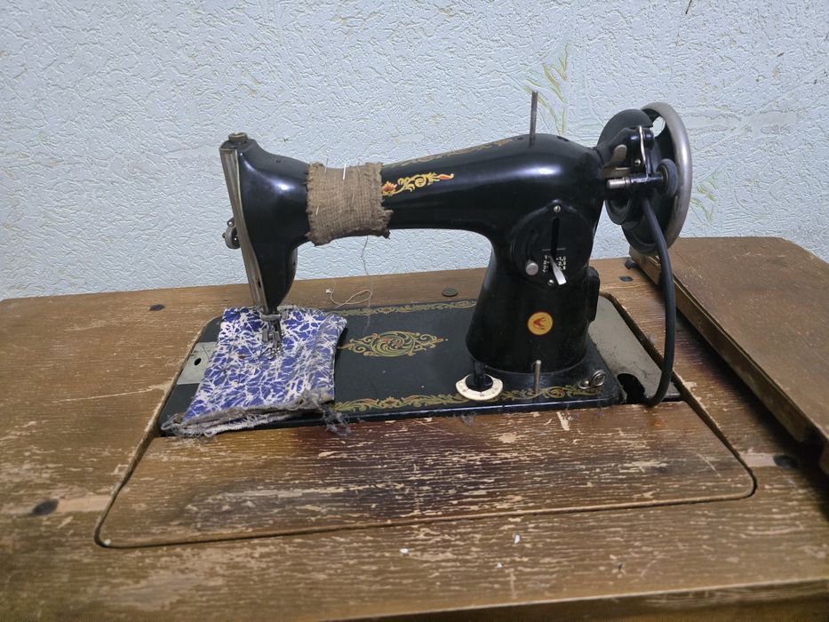 Швейная машинка Ласточка