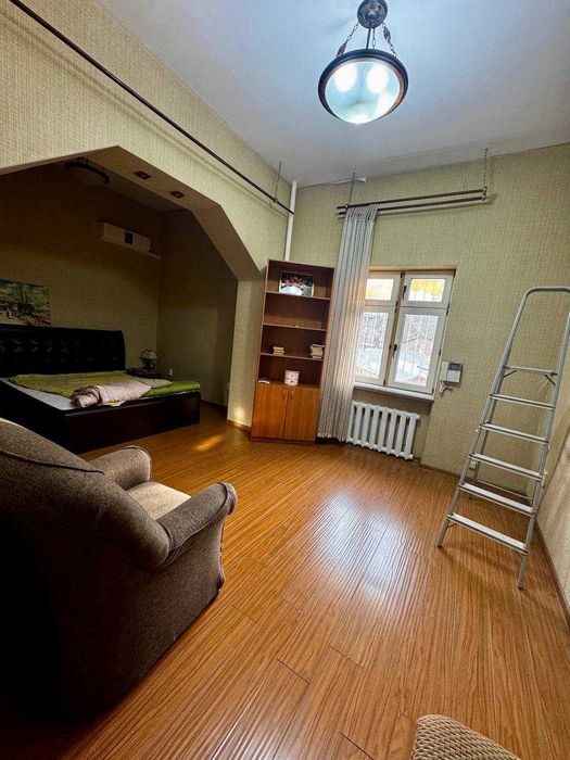 Дом 3.4 сотки 4 комнаты. Ул. Хамшира. Махалля Саломатина. 2 этажный