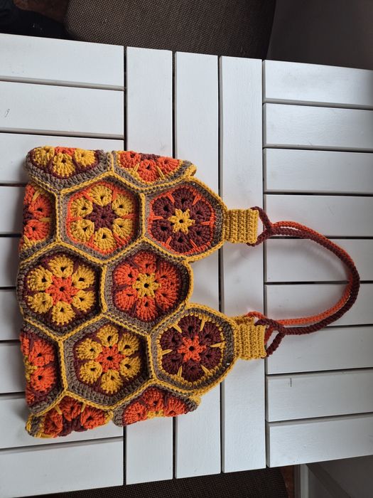 Чантата с хексагоните