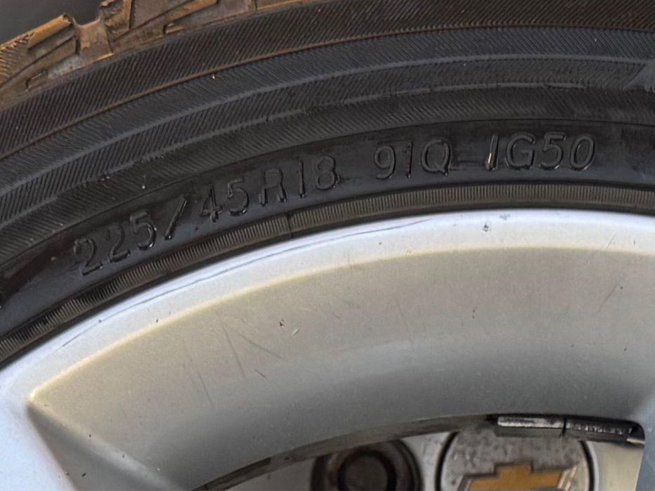 Шины с дисками от Шевроле Трекер