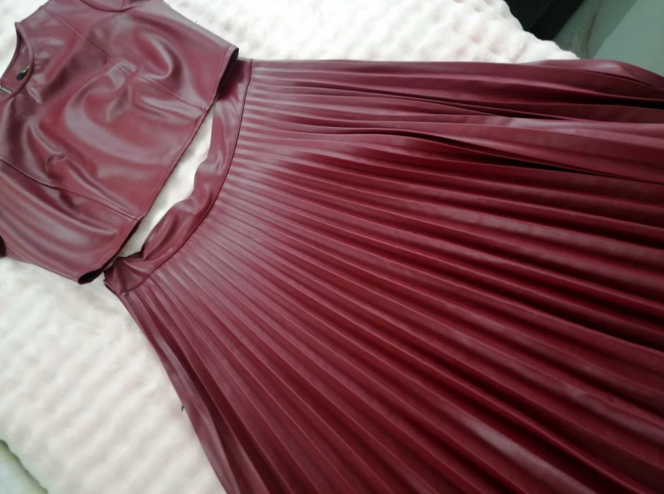 Червен кожен комплект костюм пола и блуза "Te amo" / "Те амо" размер L