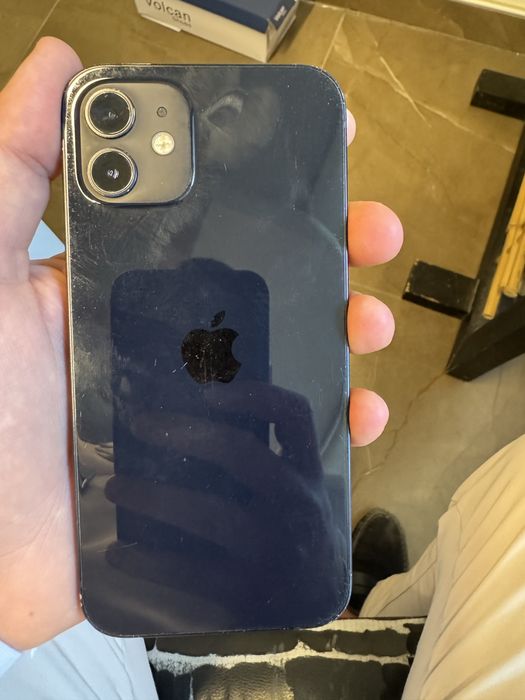 Продавам използвани iphone 6 и iphone 12