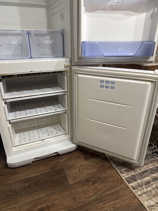 Отличный холодильник