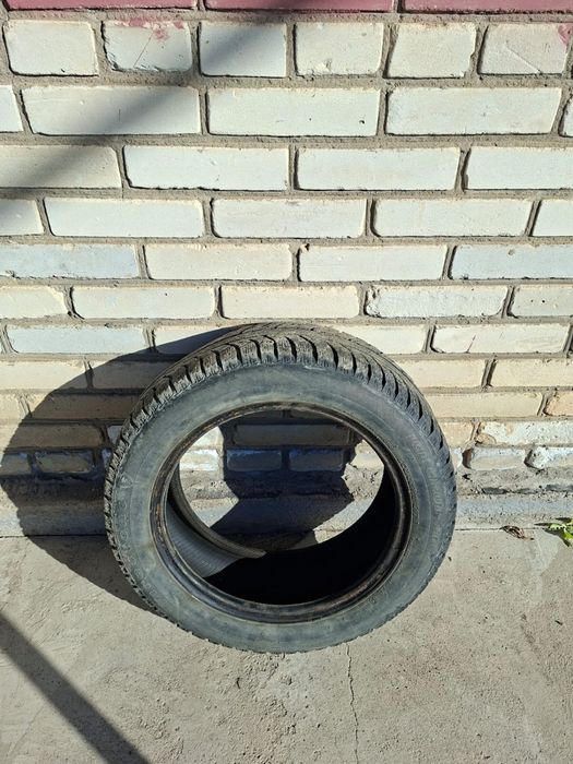 Продам зимние шипованные шины