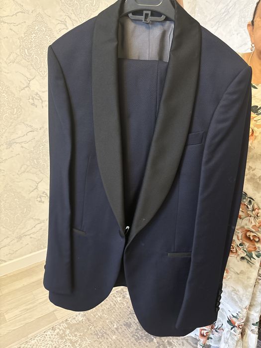 Продается костюм мужской костюм.