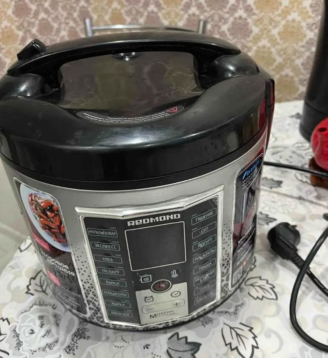 Мультиварка Redmond