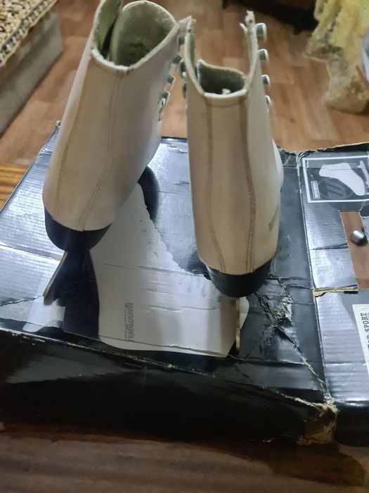 коньки фигурные 36 размер