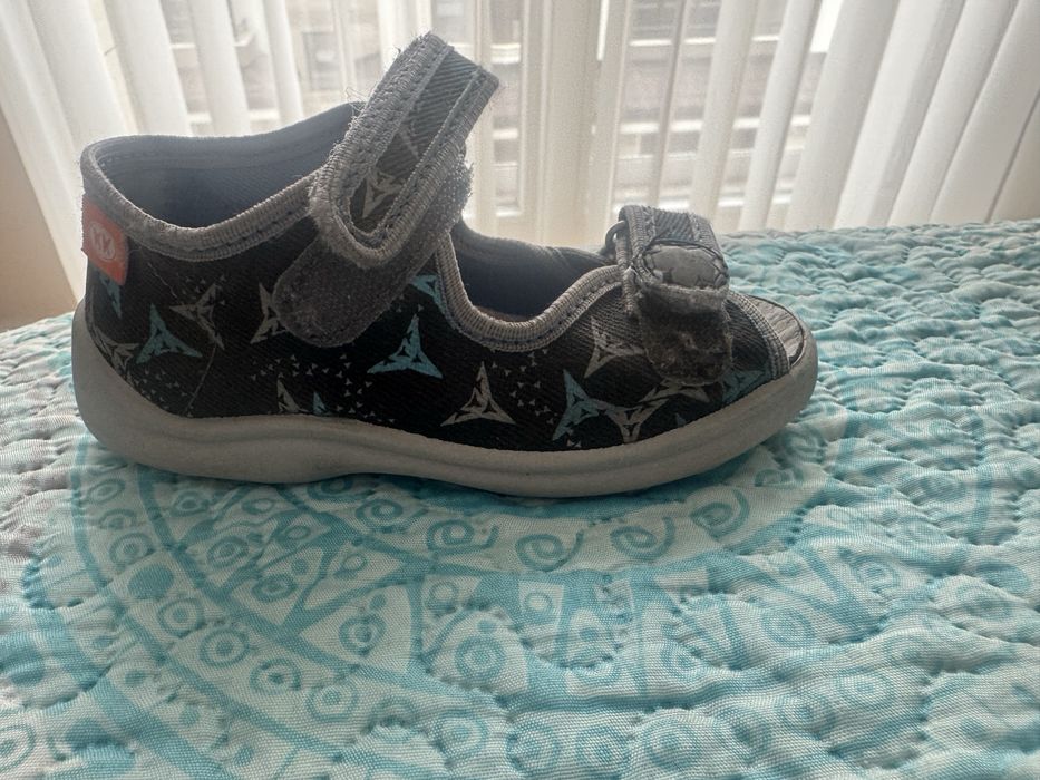 Пантофи за момче с отворени пръсти КК 25