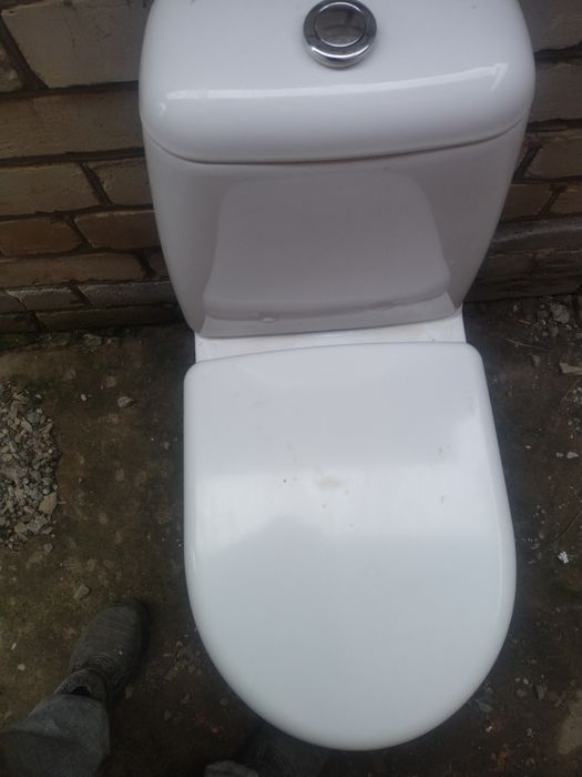 Отдам б/у унитаз