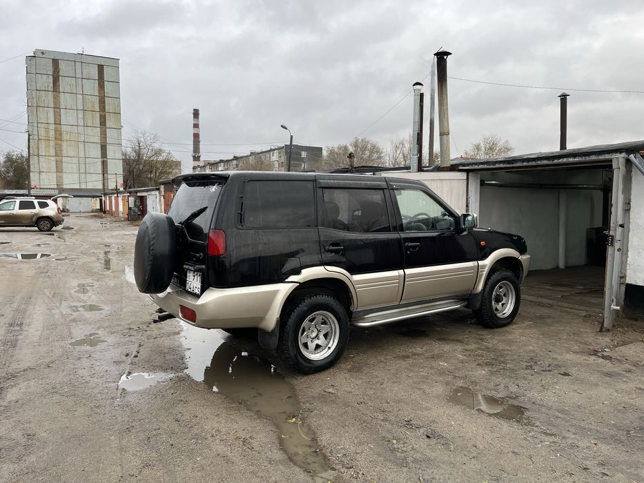 Продам внедорожник Nissan Mistral