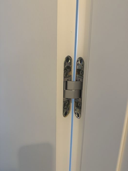 Usa noua Pinum alb 80x208, balamale ascunse, inchidere magnetica